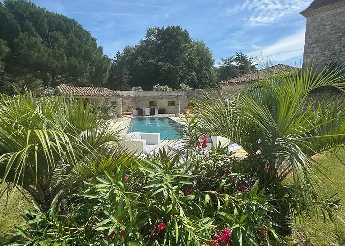 Willa Gers Pool And Panorama La Romieu